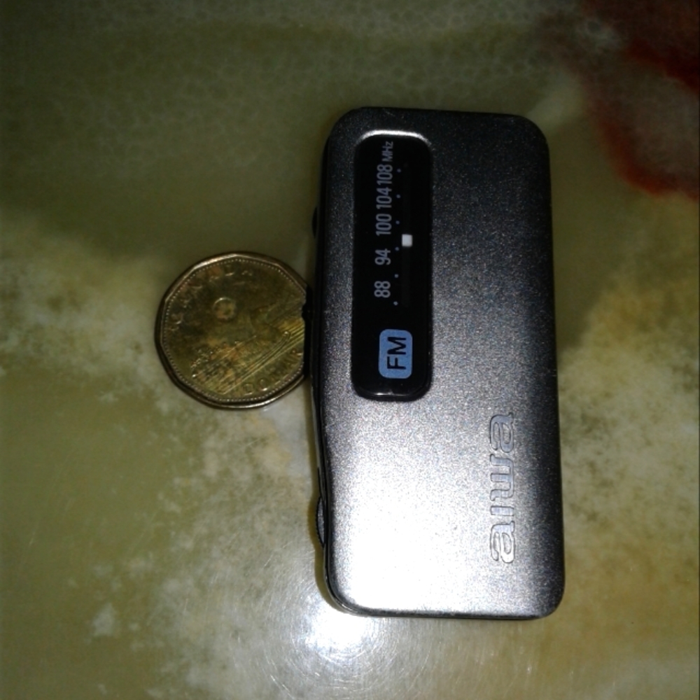 AIWA CR-A77 FM Stereo Radio Receiver made in Japan walkman belt clip